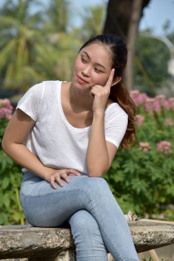 Düşünceli Genç Kadın Kadın