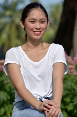 Gülümseyen Güzel Bir Kadın