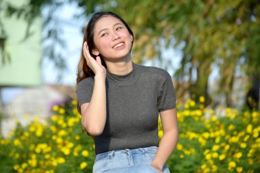 Dinleme bir Filipina erkek