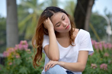 Bir Endişe Verici Asyalı Kadın