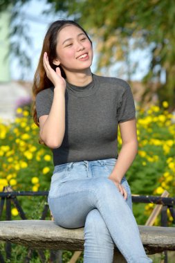 Dinleme bir Asyalı kadın