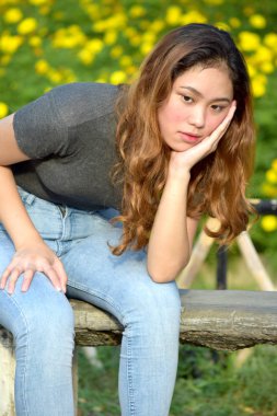 Filipinli Kadın Ve Üzüntü