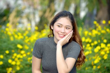 Düşünceli ergen çeşitli kadın