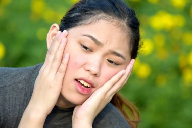 Ürkmüş Genç Filipinli Kişi