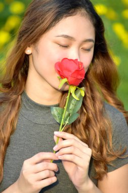 genç kadın bir Gül kokulu