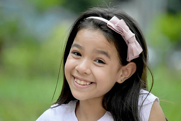 Sonriente niña pequeña — Foto de Stock