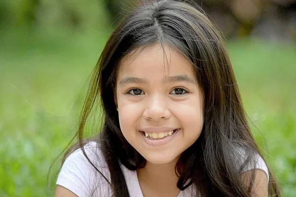 Sorrindo Petite Minority Girl — Fotografia de Stock