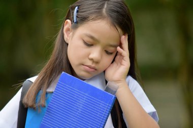 Genç Filipinli Çocuk Kız Öğrenci Ve Üzüntü