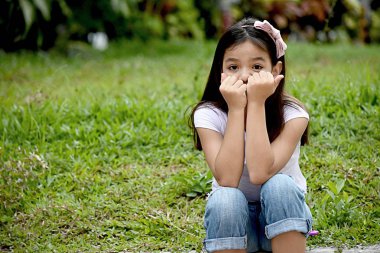 Bir Asya Preteen Afraid