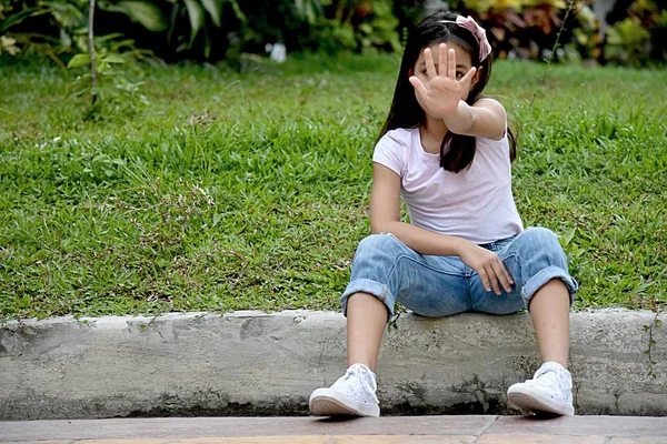 Linda Asiática Feminino Gesturing Stop — Fotografia de Stock