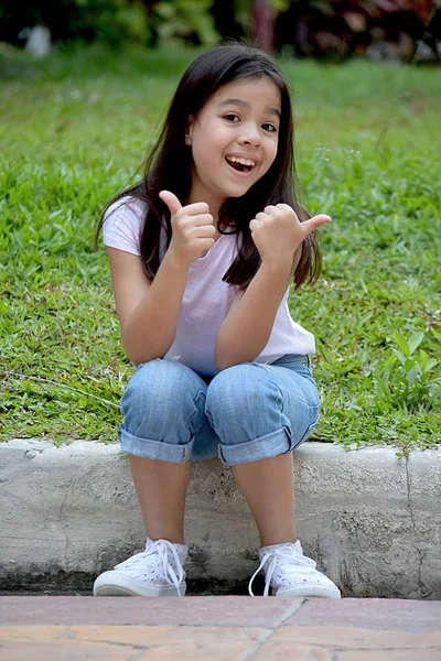 Un orgulloso niño asiático — Foto de Stock