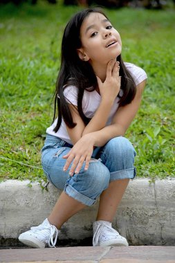 Boğaz ağrısı ile kız