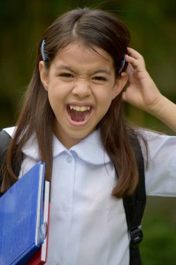 Stresli Genç Filipinli Kız Öğrenci Not Defterleri ile