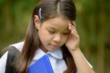 Kız Öğrenci ve Depresyon Okul Üniforması Giyen