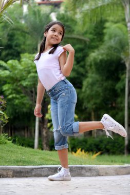 Petite Asya Kadın Ayakta Eğlenmek Having