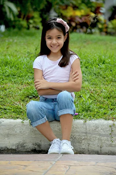 Petite menina asiática e confiança — Fotografia de Stock