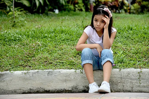 Стурбований молодий Азіатські дівчата — стокове фото