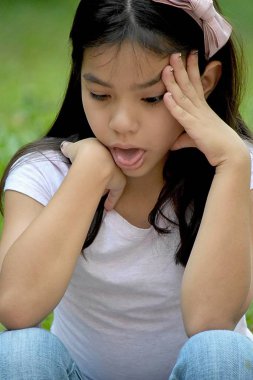 Petite Kadın Kötü Sağlık