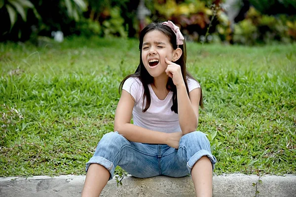 Diş Ağrısı ile Bir Tween