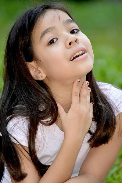 Boğaz Ağrısı ile Genç Çeşitli Juvenile