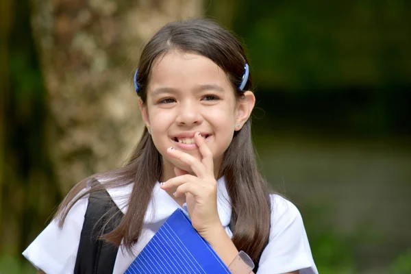 Tímida Filipina escola menina — Fotografia de Stock