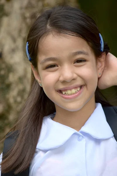 Feliz jovem Filipina Estudante Feminino Com Livros — Fotografia de Stock