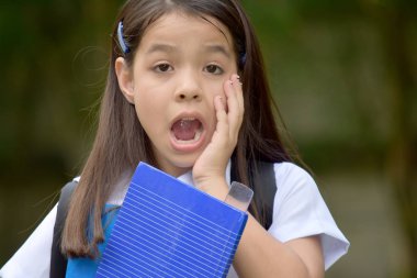 Ürkmüş Asyalı Kız Öğrenci