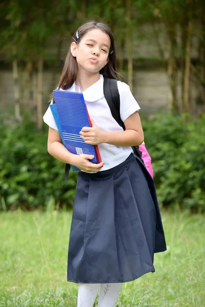 Kitaplar ile Çeşitli Kız Öğrenci Winking