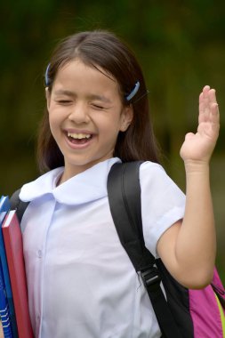 Sevimli Asyalı Kız Öğrenci Gülüyor