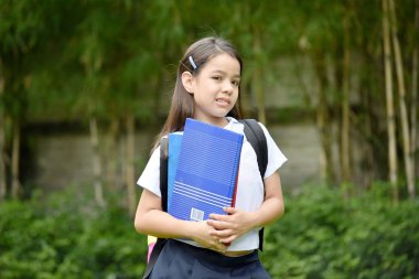 Çeşitli Kız Öğrenci Ve Dizüstü Bilgisayarlar ile Confusion