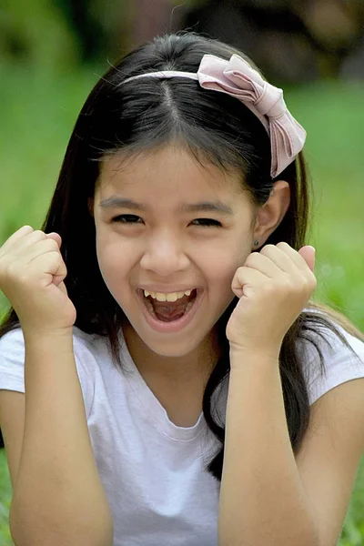 Orgullosa joven filipina persona —  Fotos de Stock
