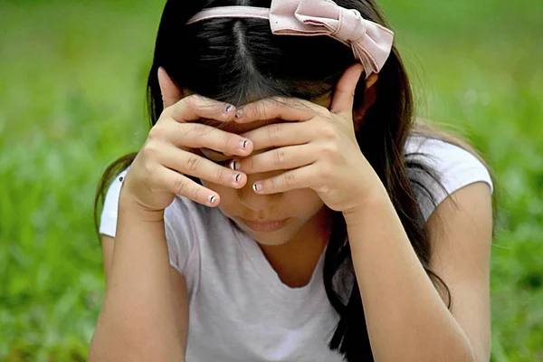 Mutsuz bir kadın çocuk