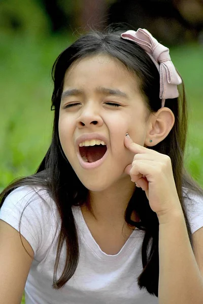 Diş Ağrısı Olan Bir Kadın