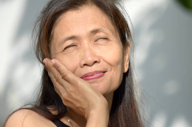 Bir Kıdemli Büyükanne Merak