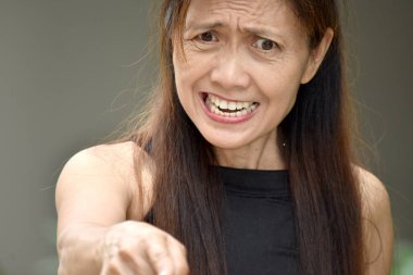 Mad Emekli Asyalı Yetişkin Kadın