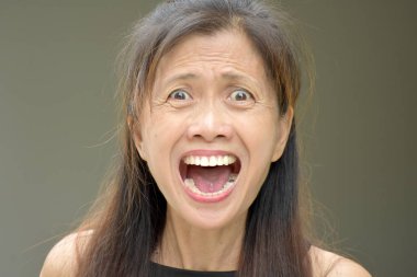 Üzgün Yaşlı Kadın Kıdemli