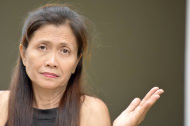 Çeşitli Kadın Kıdemli Bir Karar Verme