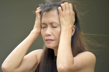 Büyük Filipinli Kadın Kıdemli Ve Demans