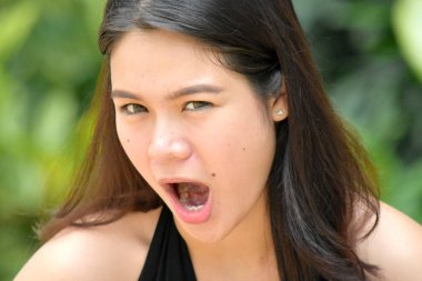 Bir erkek eğleniyor