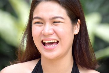 A Pretty Filipina Kadın Ve Kahkaha