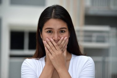 Sessiz Güzel Azınlık Kadını