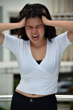 Stres Altında Genç Bir Kadın