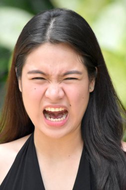 Stres Altında Genç Bir Yetişkin Kadın