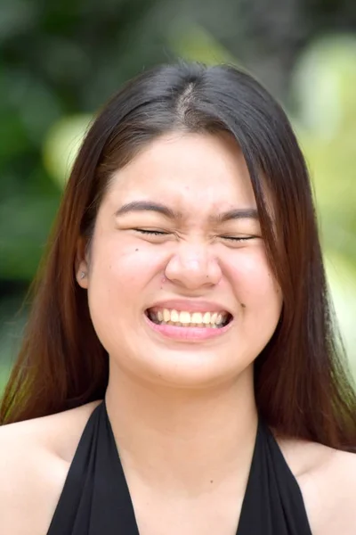 ストレス下の美しいフィリピン人女性 — ストック写真