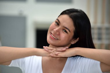 Sevimli Bir Asyalı Kişi