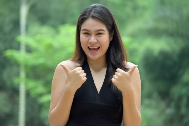 Gururlu Güzel Kadın