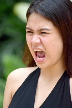 Öfkeli bir genç erkek