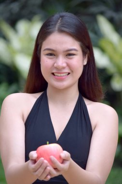 Yiyeceği Olan Gülümseyen Azınlık KadınıName