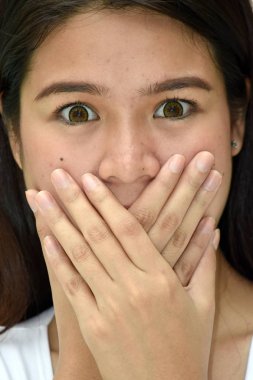 Sessiz, Güzel, Azınlık Kadın