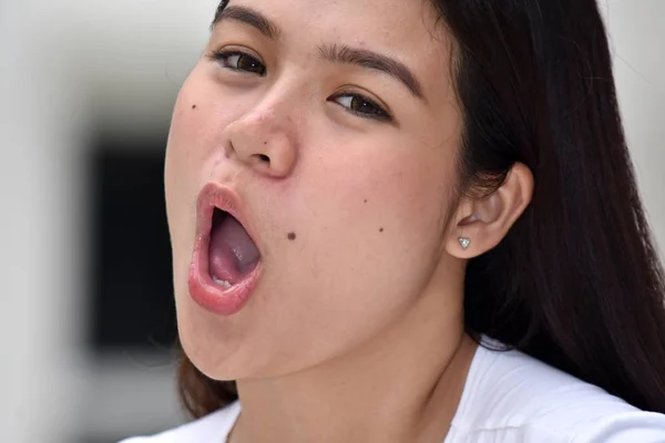 Una mujer muy alegre — Foto de Stock